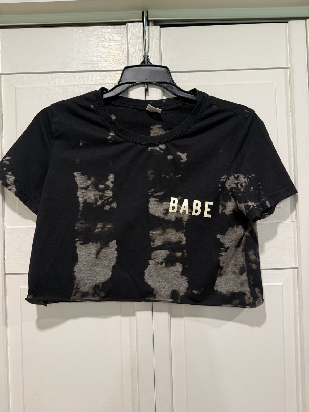 “Babe” cropped t shirt EUC size small